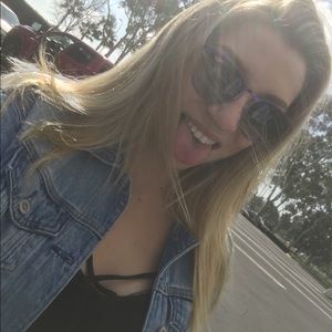 Meet your Posher, Joni